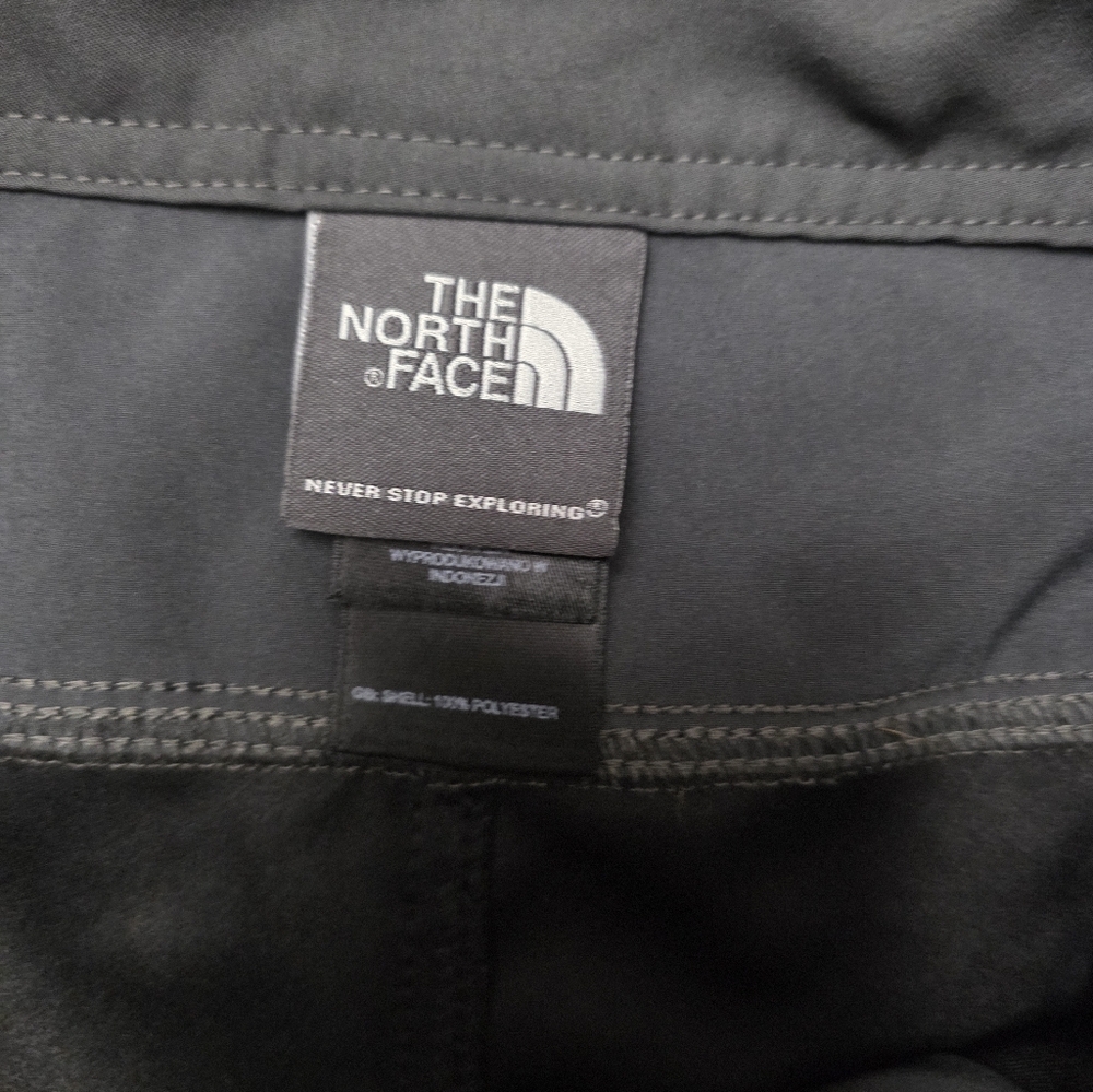 The Northface Black Casual Shorts sz 36 - Picture 3 of 7